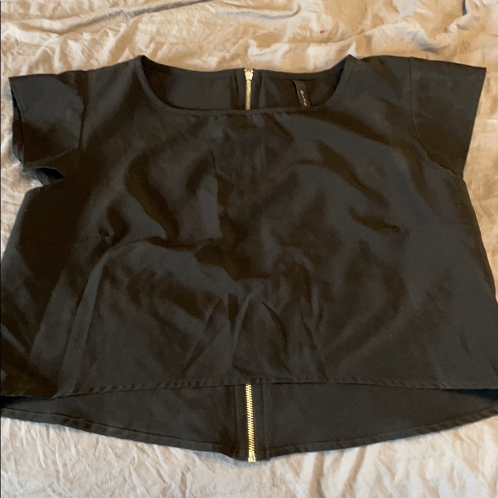 Black crop top!